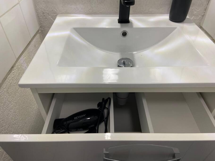 Studio Clim Parking Dhuoda Nîmes Zewnętrze zdjęcie