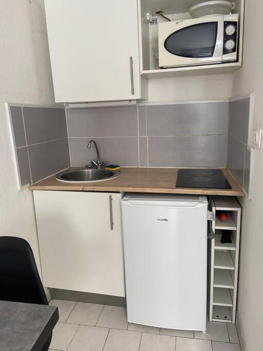 Studio Clim Parking Dhuoda Nîmes Zewnętrze zdjęcie