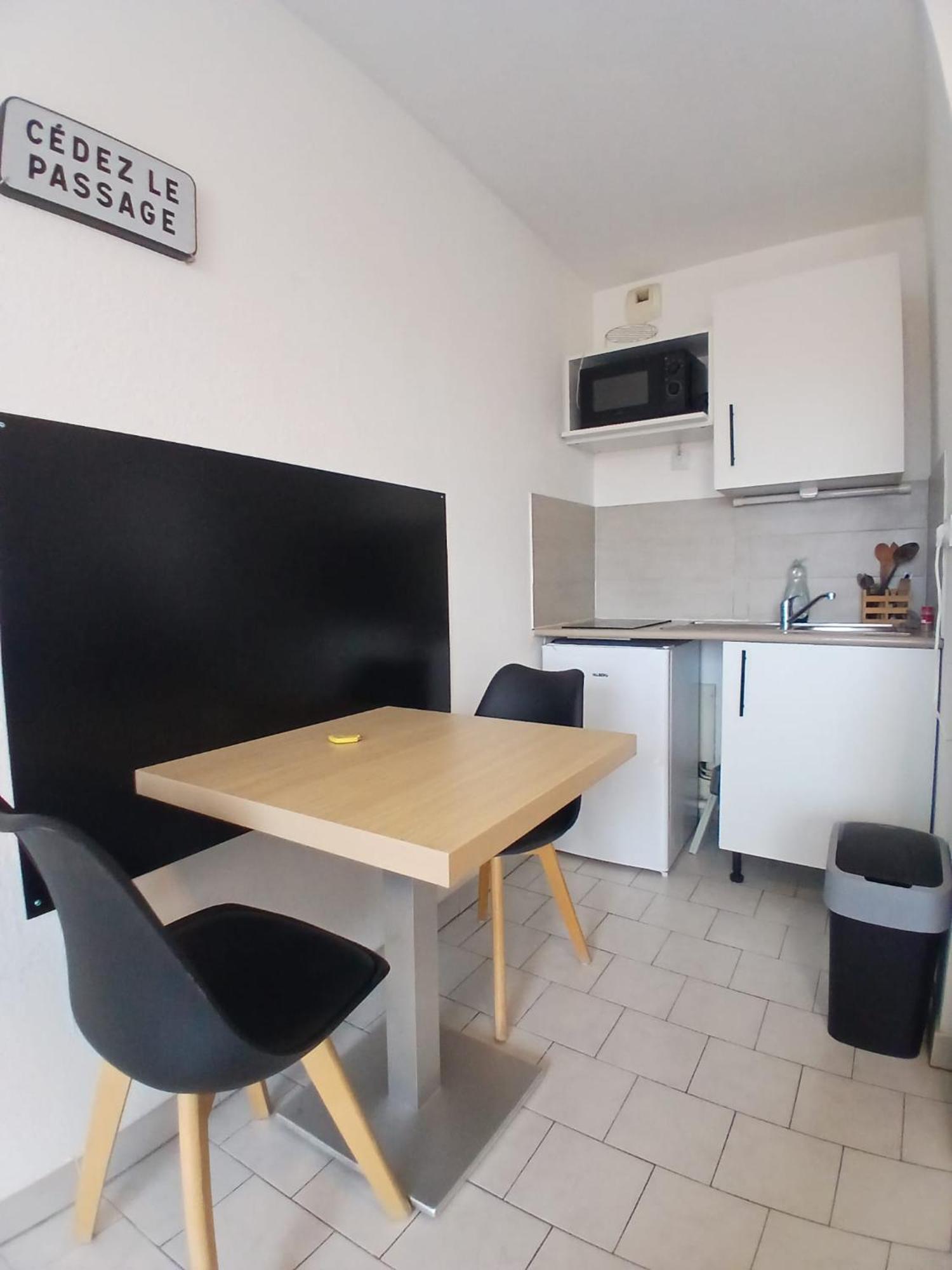 Studio Clim Parking Dhuoda Nîmes Zewnętrze zdjęcie